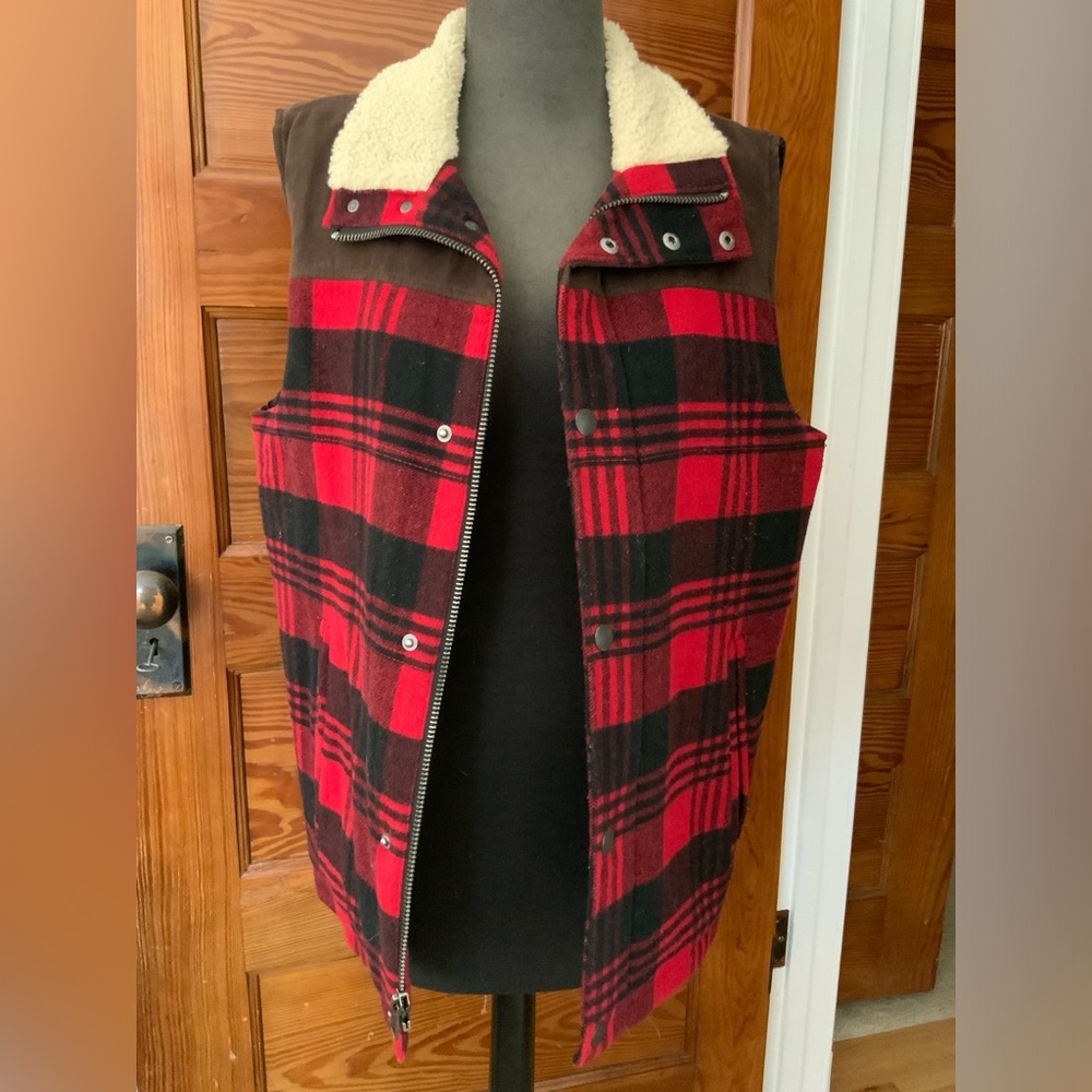 Lucky Brand Buffalo Plaid Red & Black Vest, Size Medium